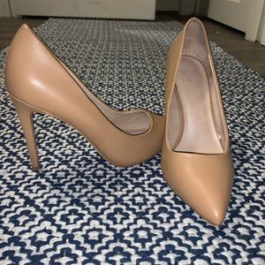 Classic boss lady nude pump